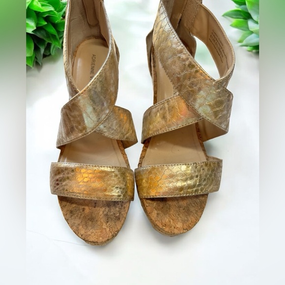 Adrienne Vittadini gold wedge sandals. Size 6.5 - Picture 4 of 8